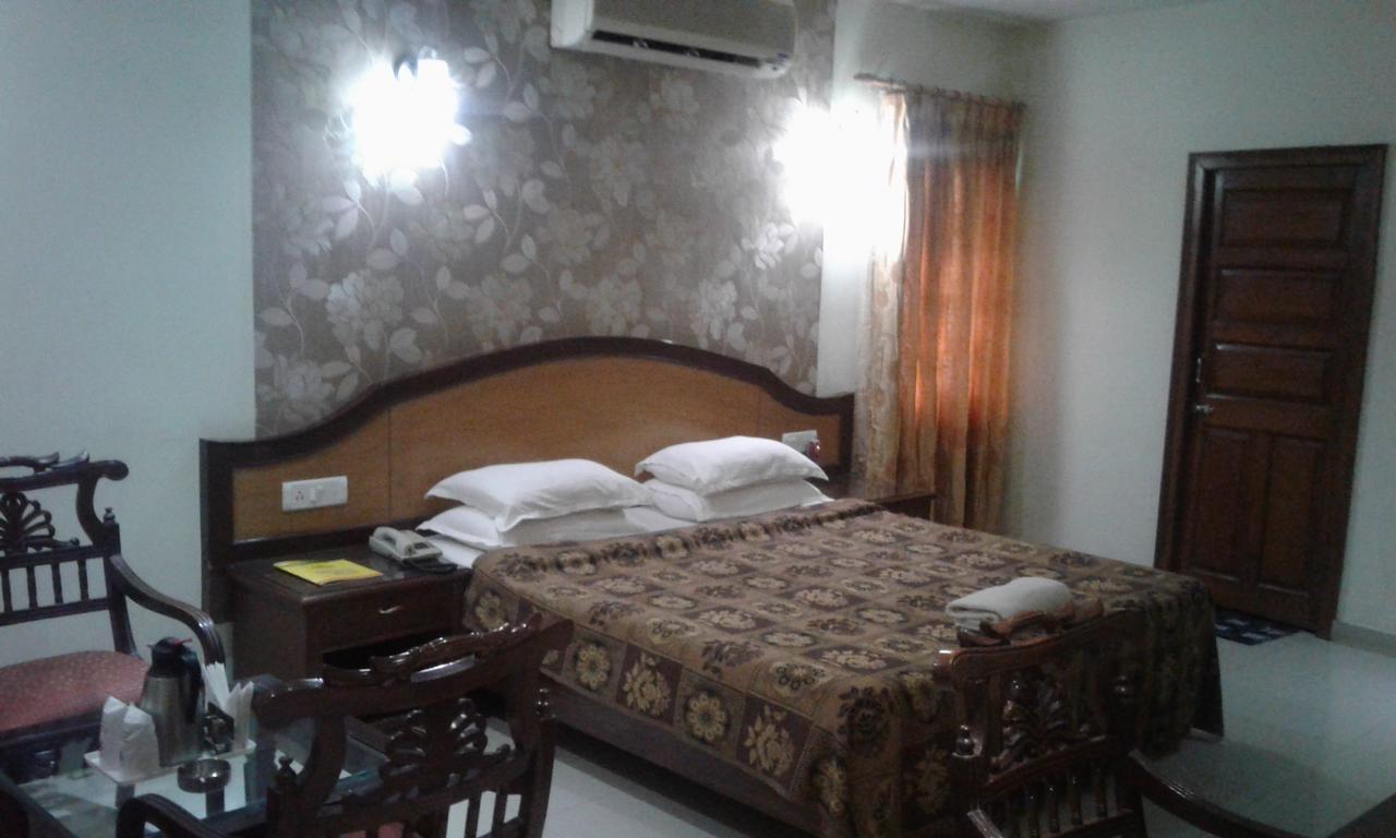 Celebration Hotel And Resort Rewa Exterior foto